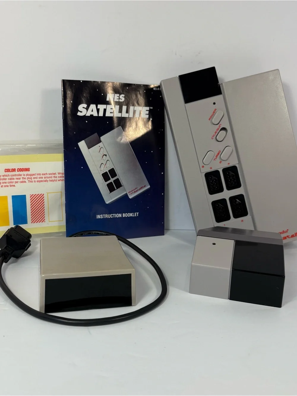 Original Nintendo NES Satellite 4 Player Wireless Adapter MultiTap Base Receiver